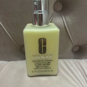 Clinique dramatically different moisturizing gel